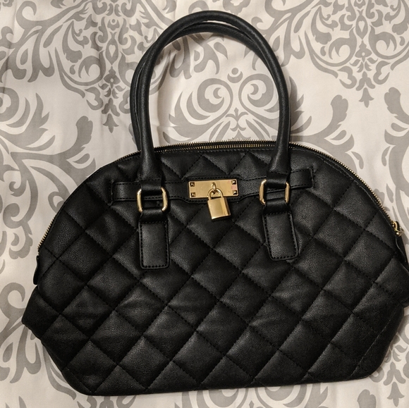 Apt. 9 Handbags - Apt. 9 quilted faux leather purse